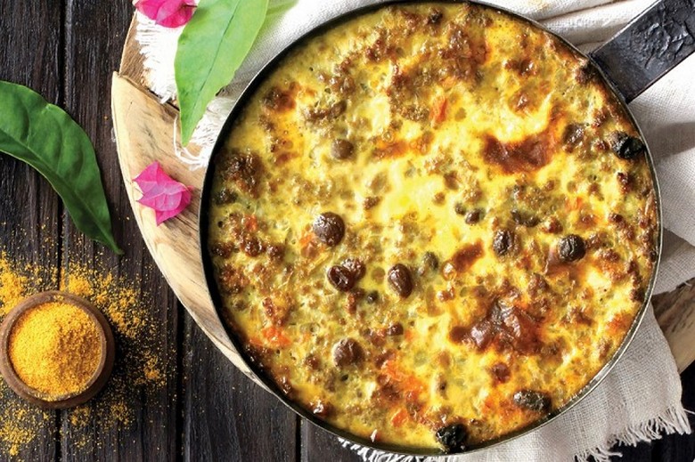 Món bobotie truyền thống với lớp trứng sữa vàng óng phía trên