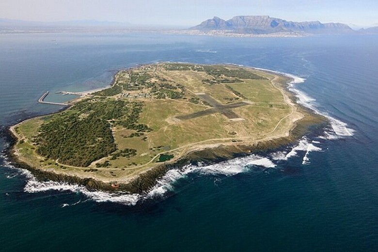  Đảo Robben nhìn từ phà khởi hành từ V&A Waterfront